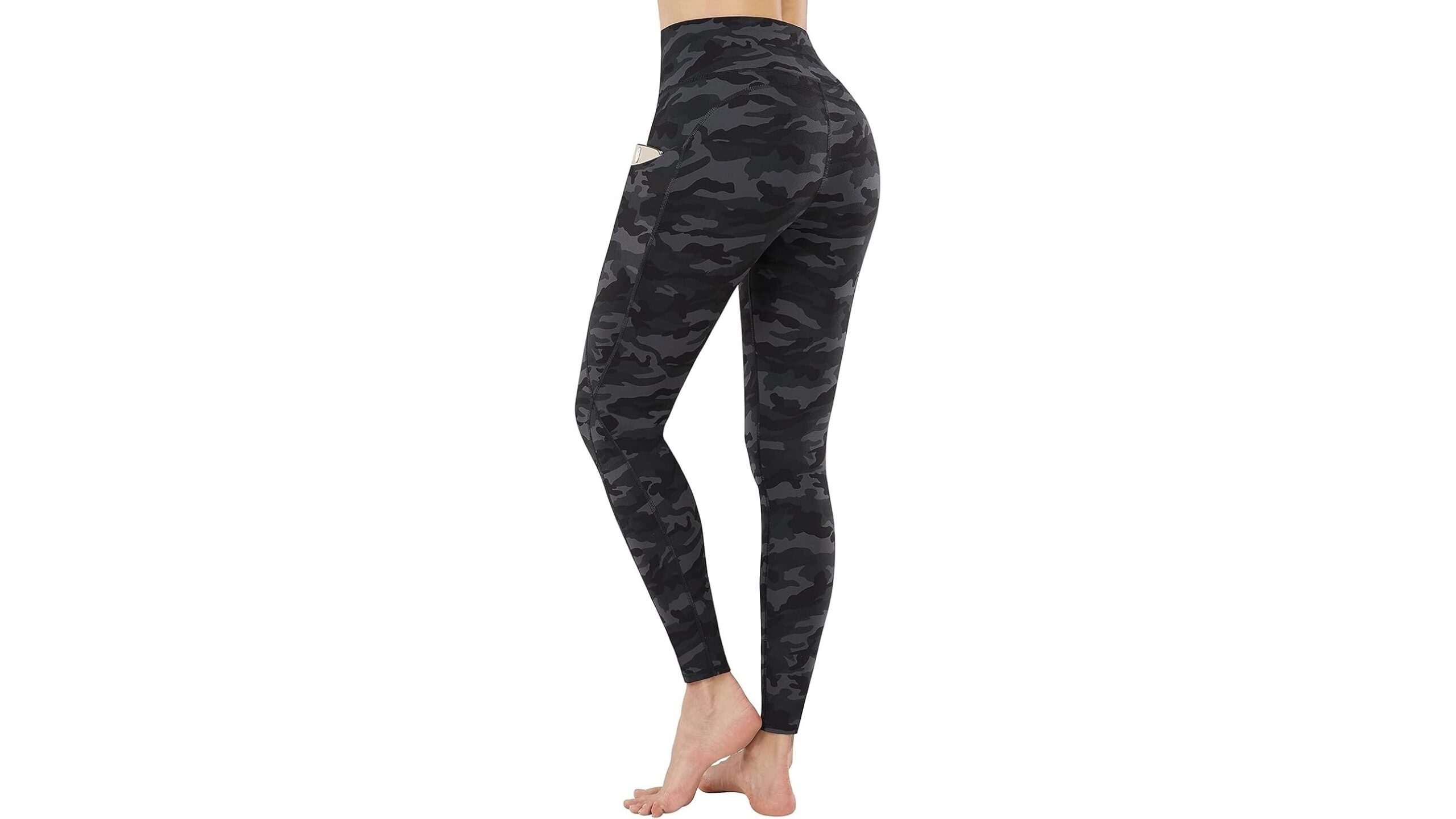 Pet-friendly home workout clothes: fabrics and fits that survive fur, claws and couch time