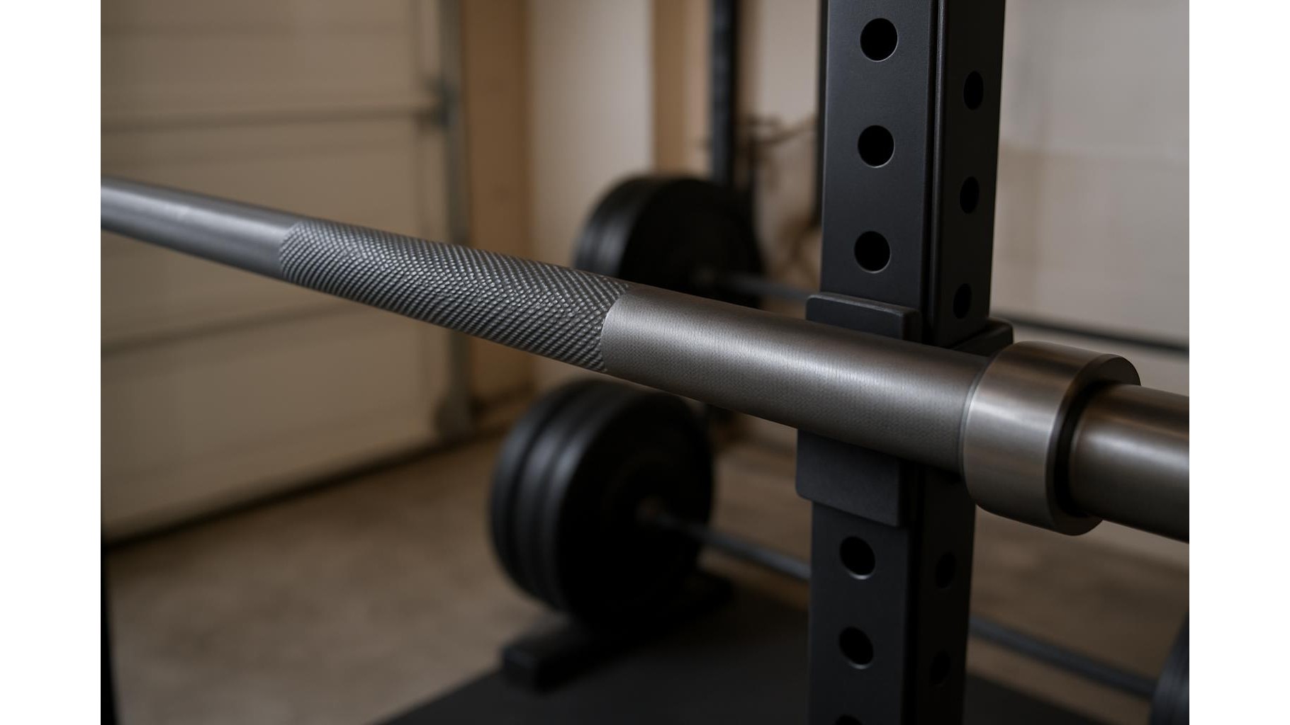 How to choose barbell knurling that actually suits a home gym