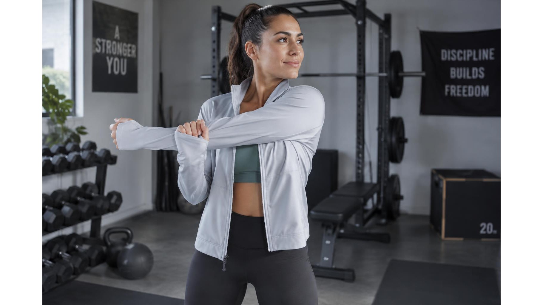 How to choose a technical workout jacket for training in a cool home gym